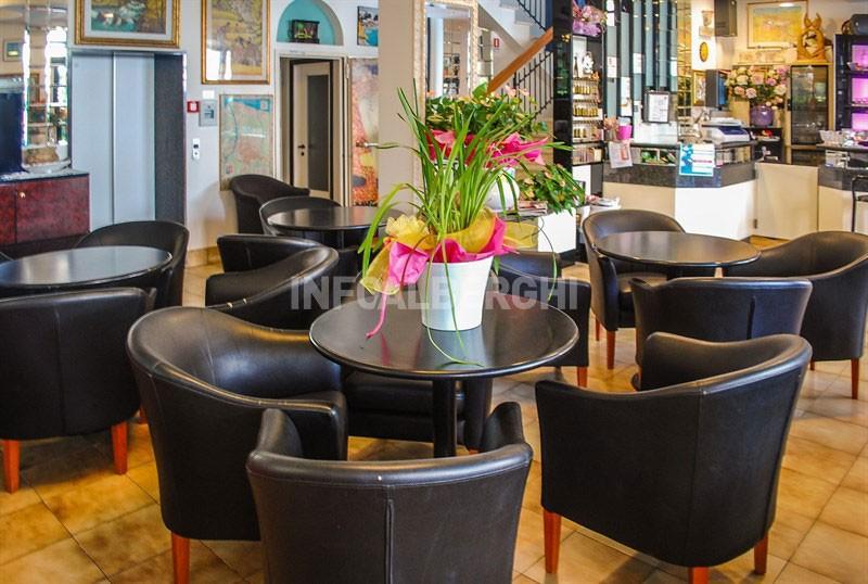 Hotel Barbiani Римини Экстерьер фото