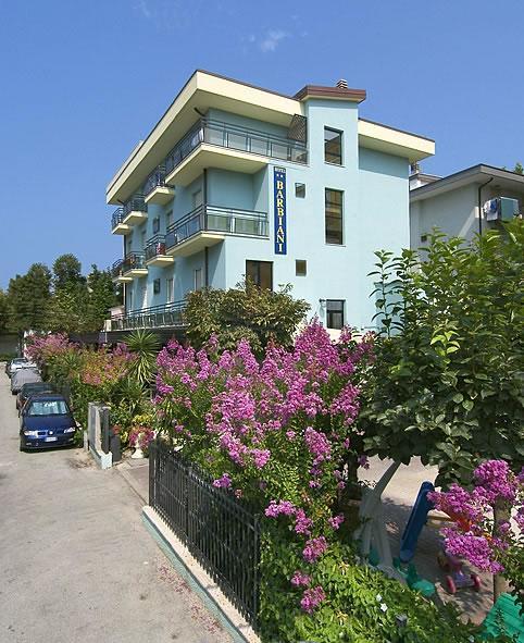 Hotel Barbiani Римини Экстерьер фото