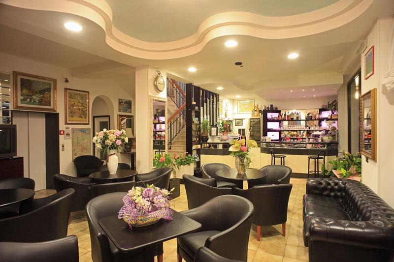 Hotel Barbiani Римини Экстерьер фото
