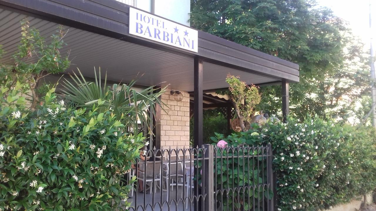 Hotel Barbiani Римини Экстерьер фото