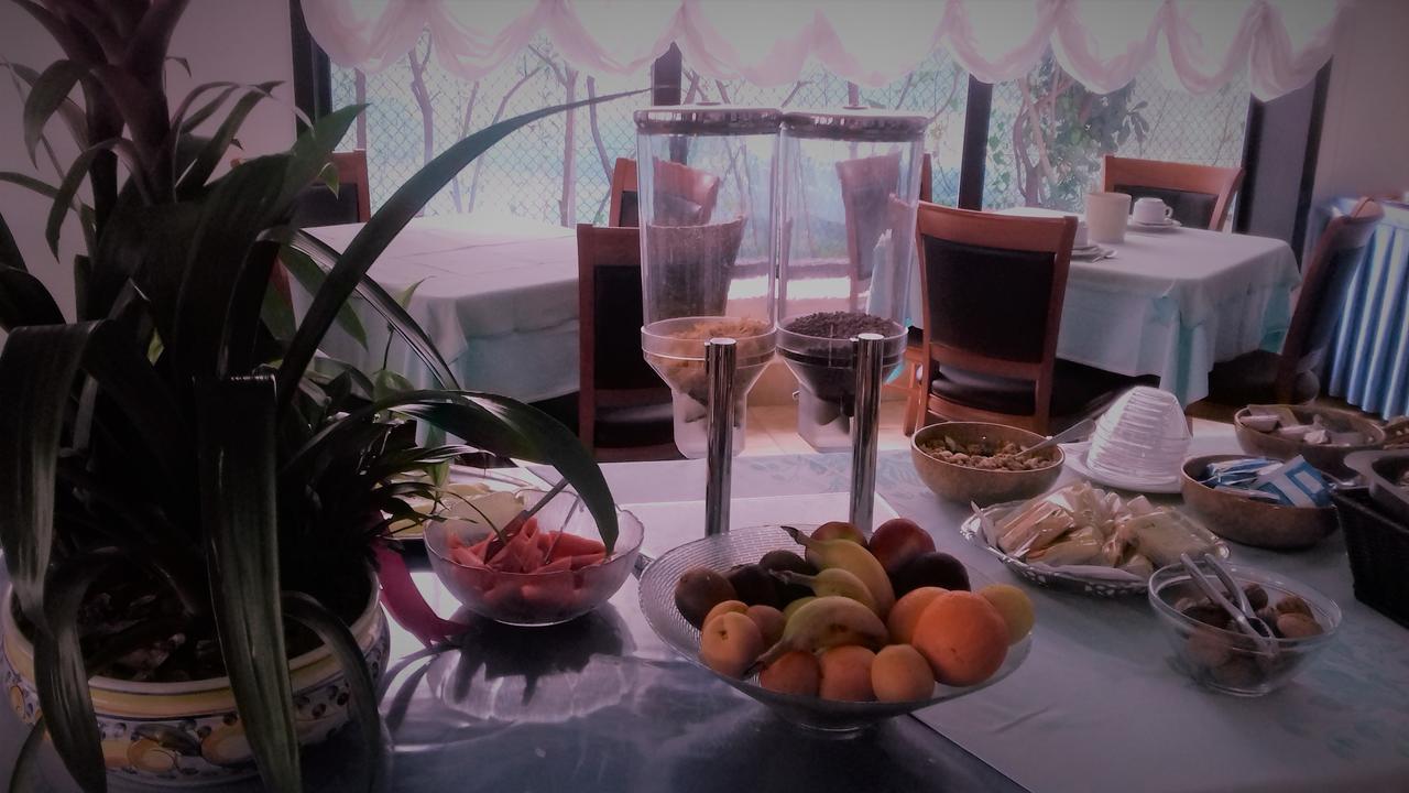 Hotel Barbiani Римини Экстерьер фото
