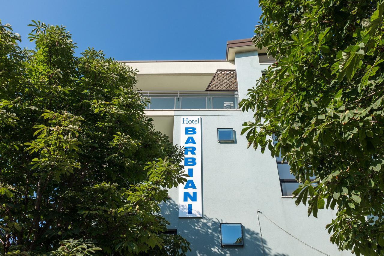 Hotel Barbiani Римини Экстерьер фото