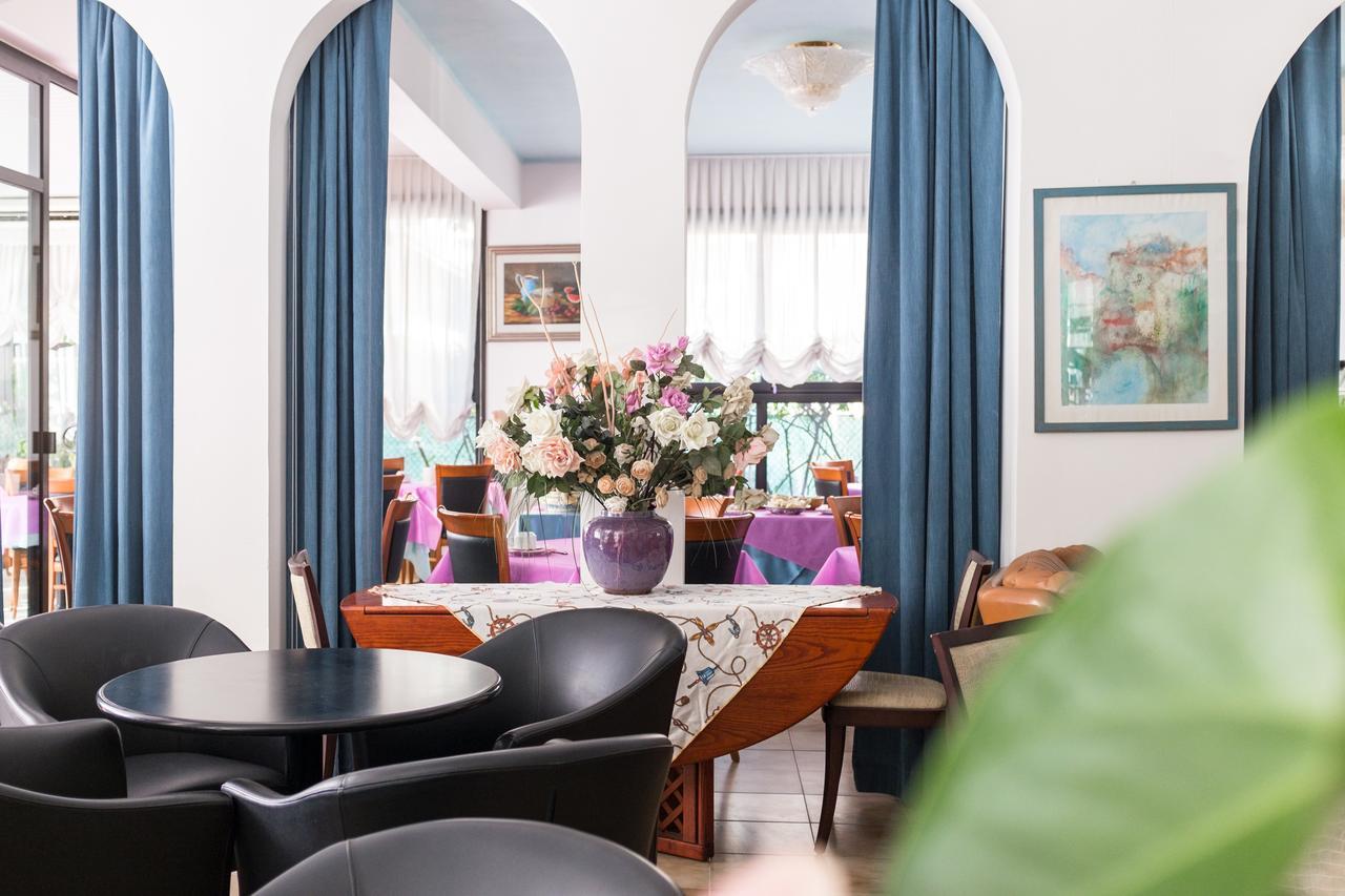 Hotel Barbiani Римини Экстерьер фото