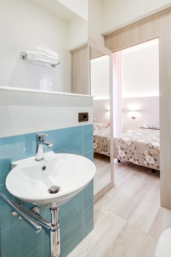 Hotel Barbiani Римини Экстерьер фото