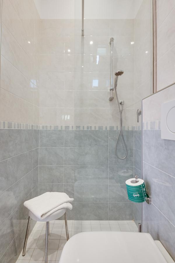 Hotel Barbiani Римини Экстерьер фото